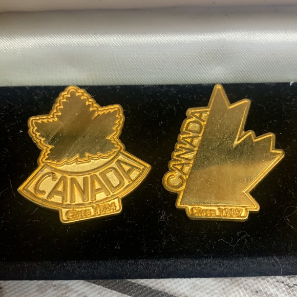 Team Canada 🇨🇦 2002 Vtg Double Gold Champions Collectors Pins and Case - Picture 2 of 7